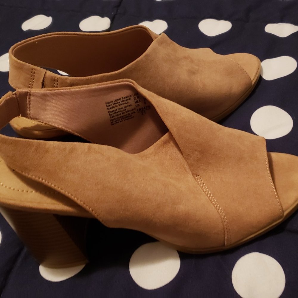 Suede Sandal - 8 (Dexflex)